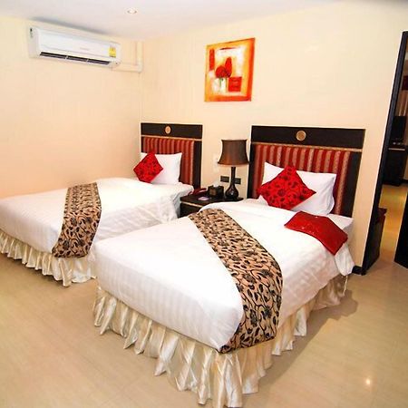 Lucky Palace Hotel Bangkok Kültér fotó