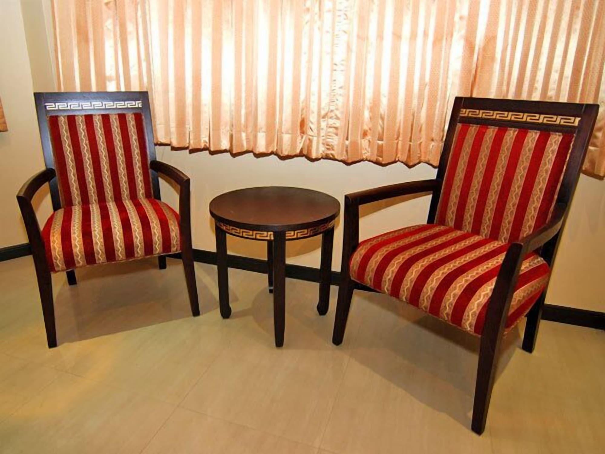 Lucky Palace Hotel Bangkok Kültér fotó