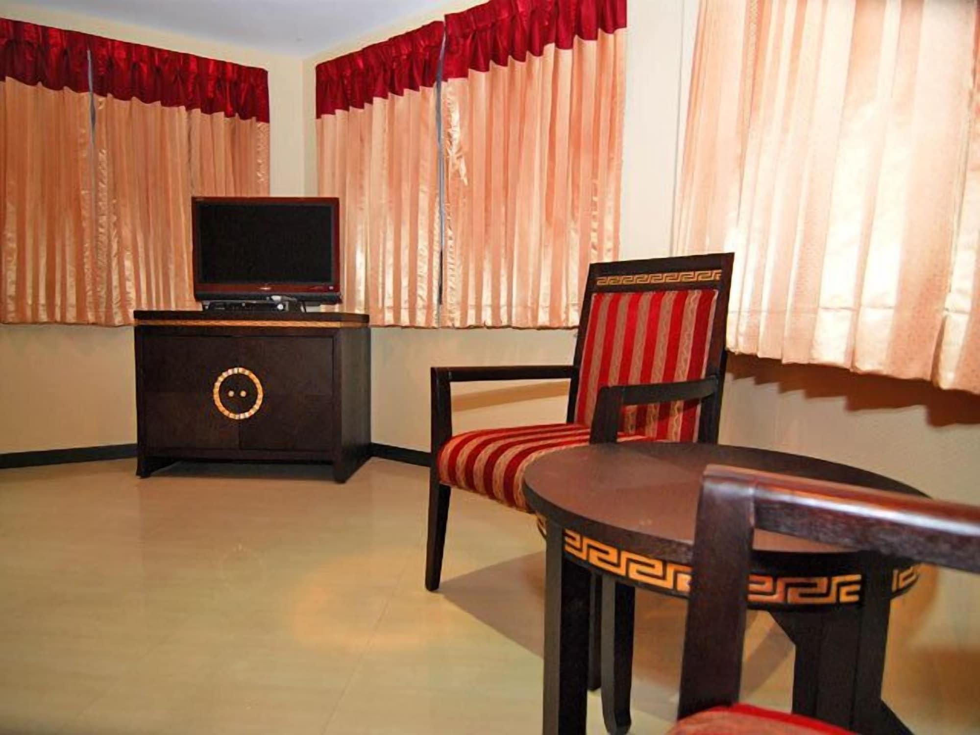Lucky Palace Hotel Bangkok Kültér fotó