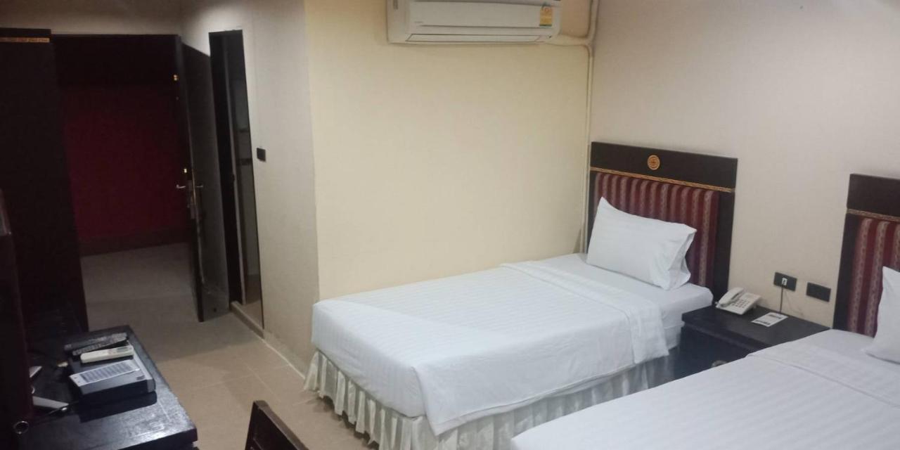 Lucky Palace Hotel Bangkok Kültér fotó