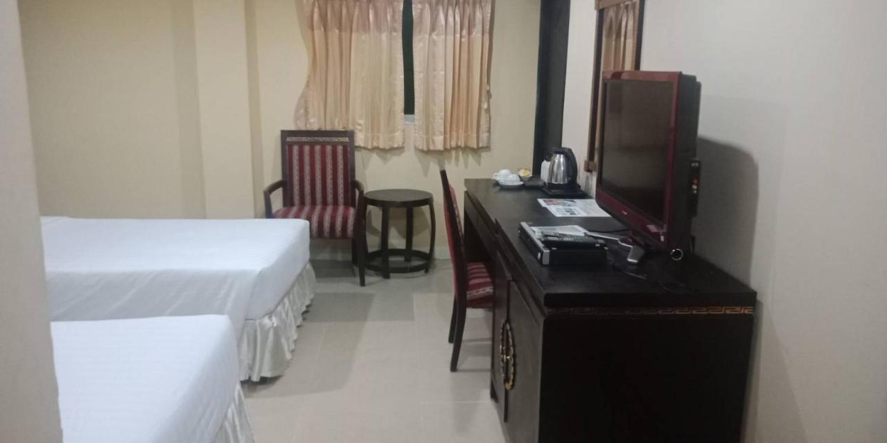 Lucky Palace Hotel Bangkok Kültér fotó