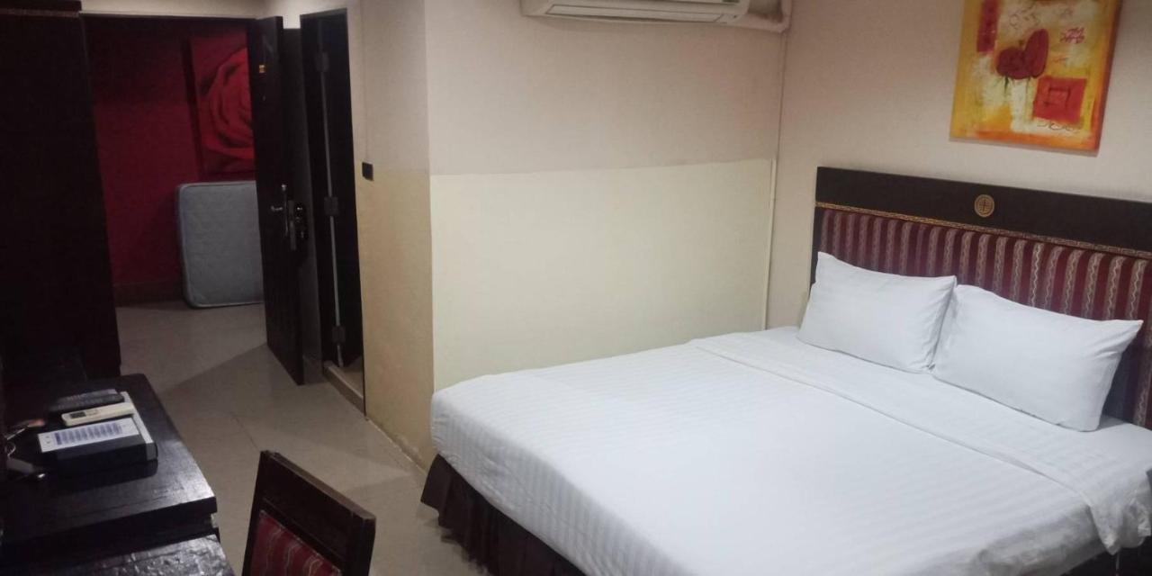Lucky Palace Hotel Bangkok Kültér fotó